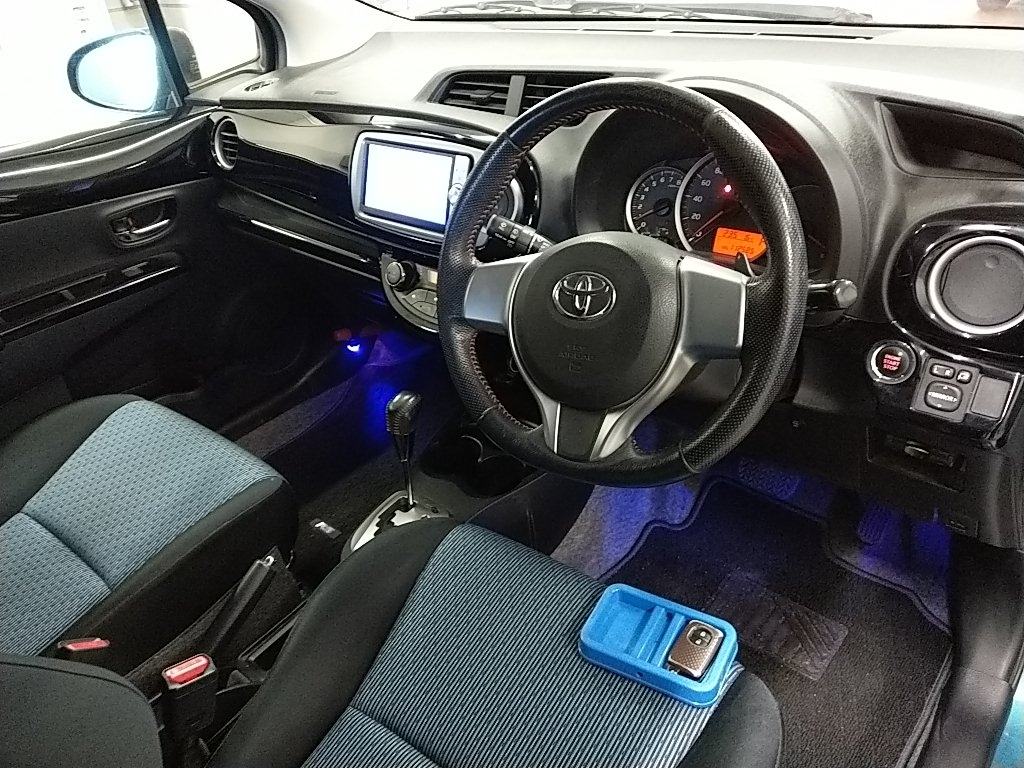 2011 TOYOTA VITZ RS